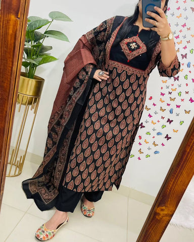 Mughal/Kalamkari Fusion Azrak bagru print kurti pant dupatta set