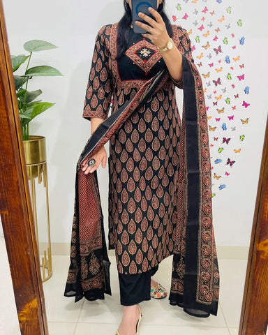 Mughal/Kalamkari Fusion Azrak bagru print kurti pant dupatta set